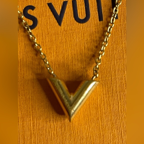 Louis Vuitton necklace with box and dust bag - Picture 2 of 8